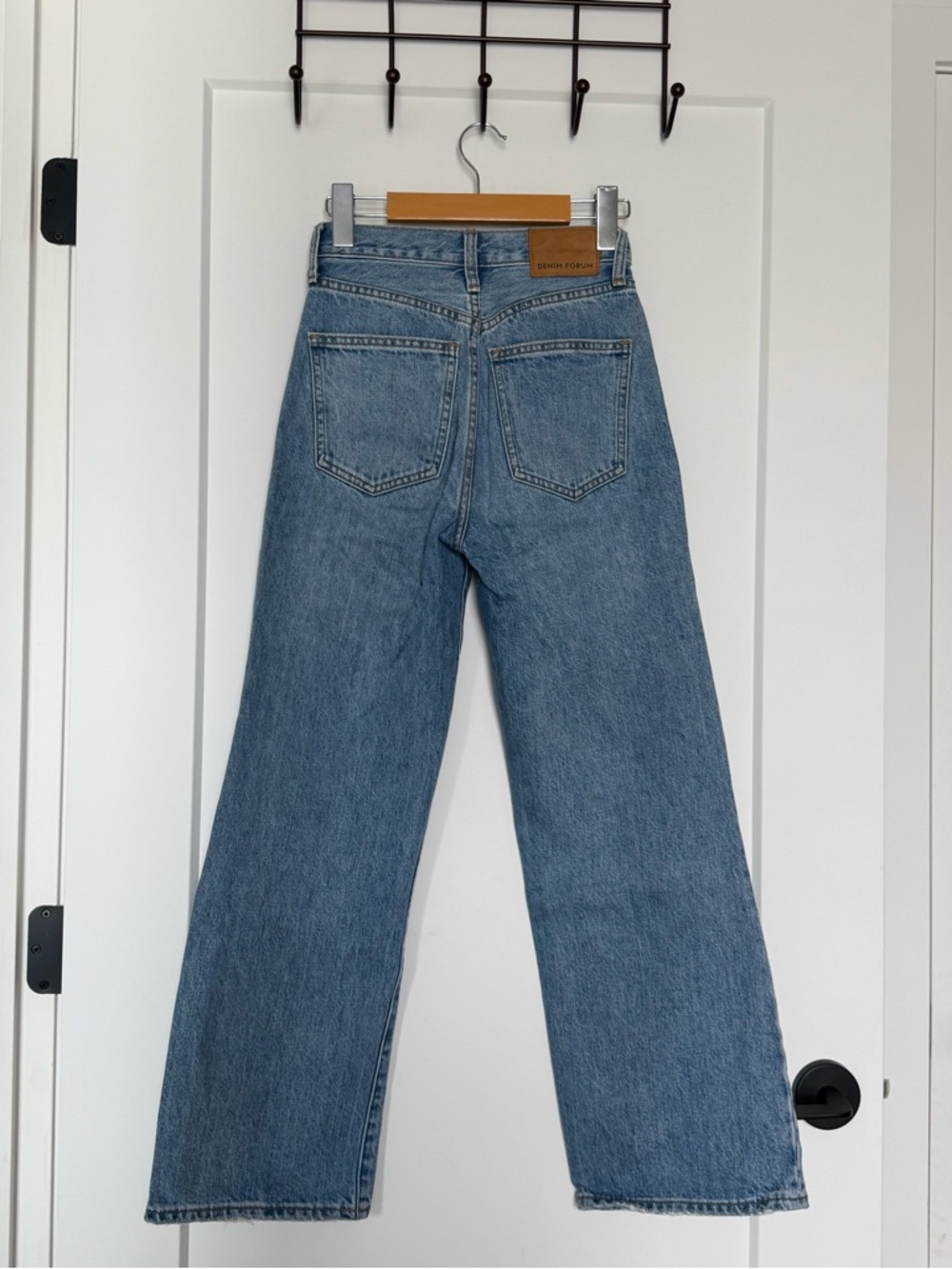 Aritzia Denim Forum “The Farrah High Rise Wide Leg 28L” - Picture 3 of 6